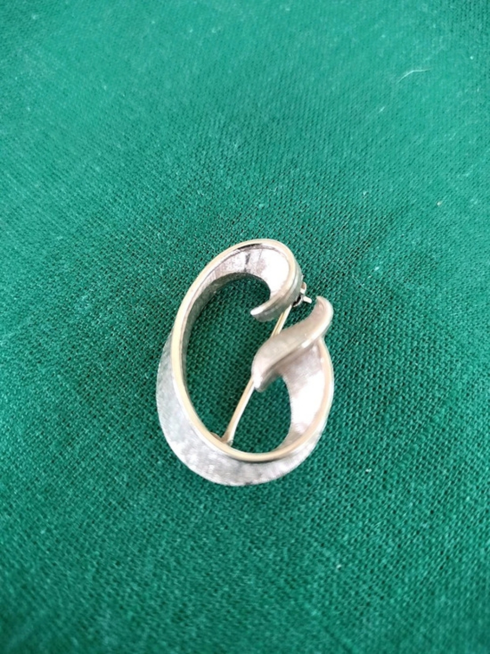 Crown Trifari Brooch Pin- Brushed Gold Tone " G "
Vintage Collection